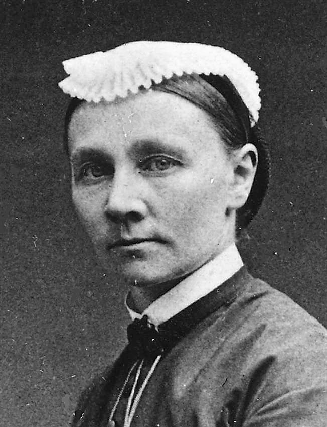 Emmy Rappe gick från försagd adelsfröken till proffsig sjuksyrra som satte läkarna på plats.