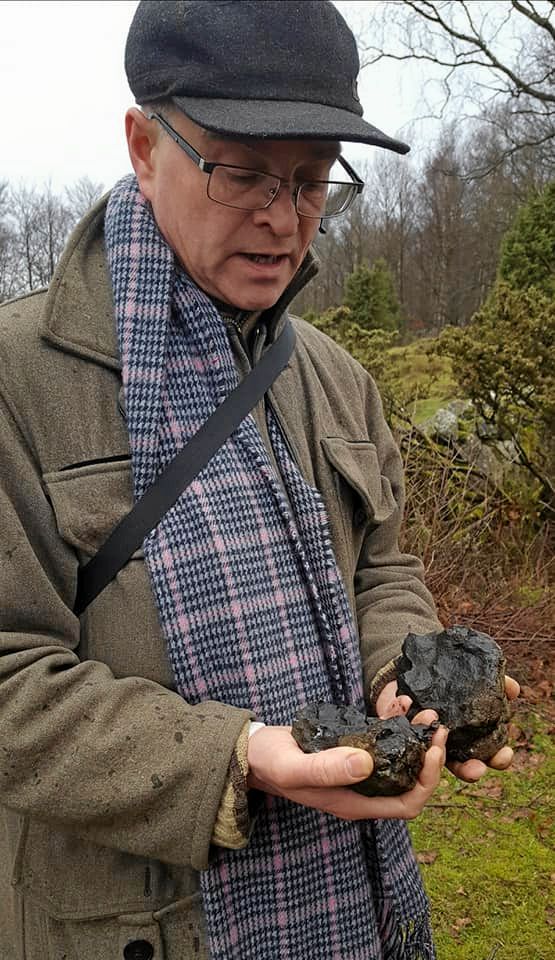 Eric Kjellin leder guidade turer i de vulkantäta områdena.