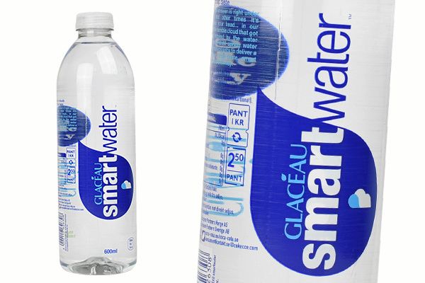 Coca-Colas ”Smartwater” genomgår en omfattande process som i stort sett är näringsmässigt värdelös.