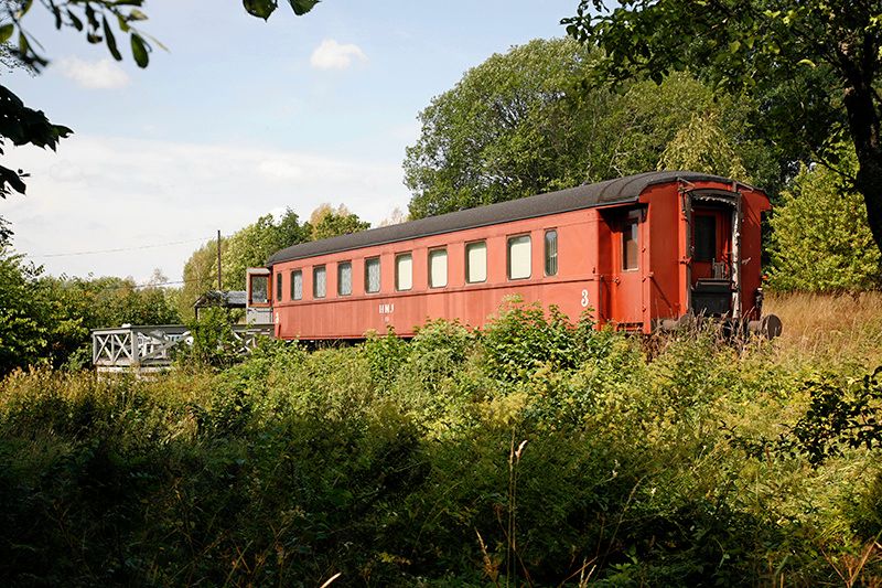 Ett vandrarhem i form av en tågvagn ingår också i affären.