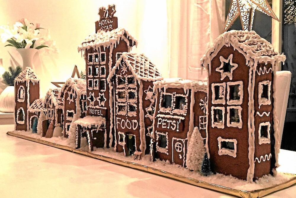 Från Linda Nilsson i Kungälv kommer ett helt kvarter med pepparkakshus.