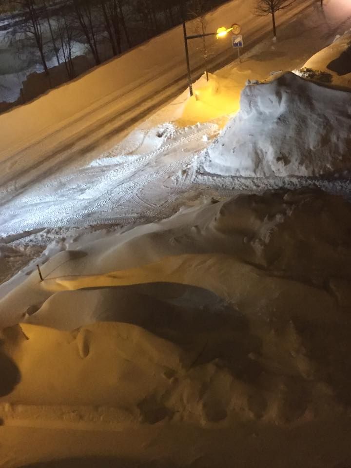 Var är bilen, undrar Anna Bydell Absér. Bilen står i Sundsvall där bilden är tagen.