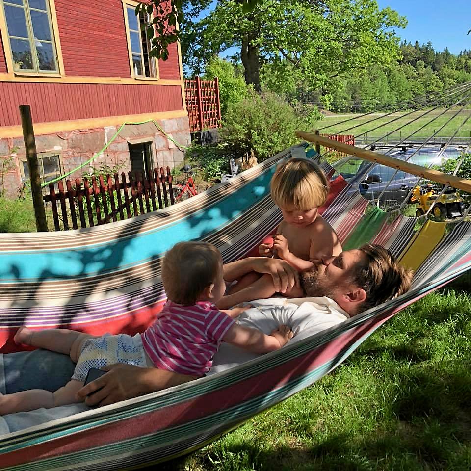 Lands bloggare Josefina Fogelin skriver om byggnadsvård och familjen.