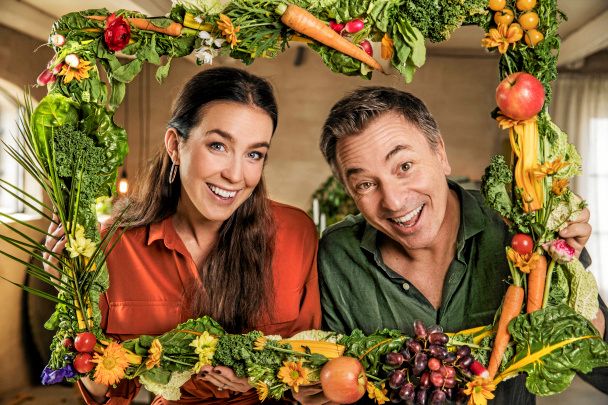 ”Lyckomaten” är ett livsstilsprogram där kocken Tareq Taylor och personliga tränaren Sofia Ståhl ska hjälpa deltagare till sundare levnadsvanor i SVT.