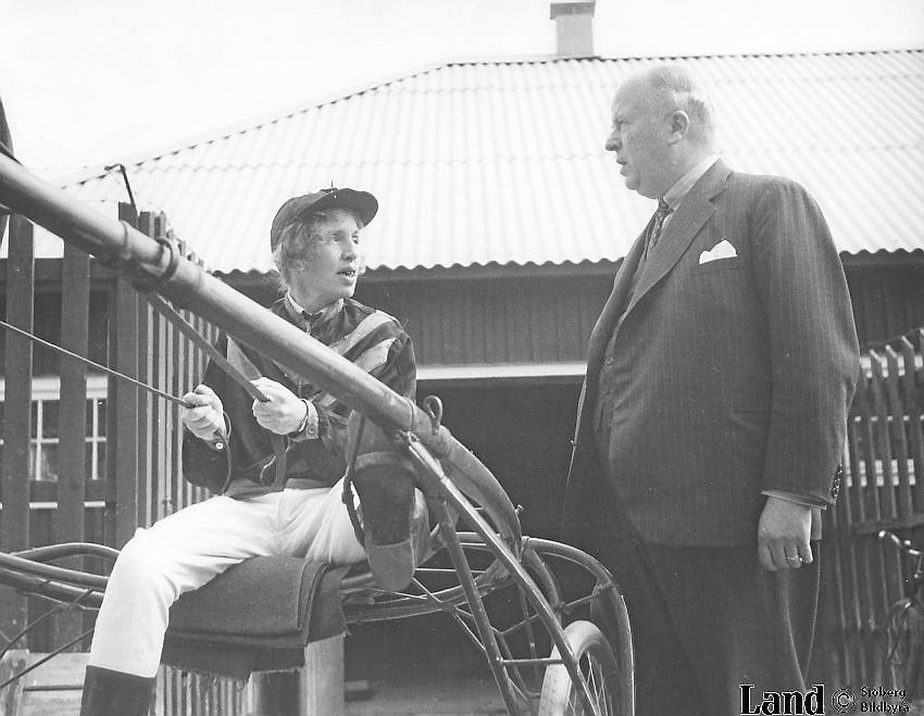 Signe Björnberg var den första svenska kvinna med licens att delta som kusk i travtävlingar. Foto Sjöberg bildbyrå