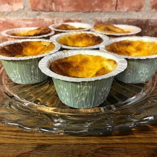 Ingegerd Peterssons ostkaka görs i portionsformar - lagom för alla.