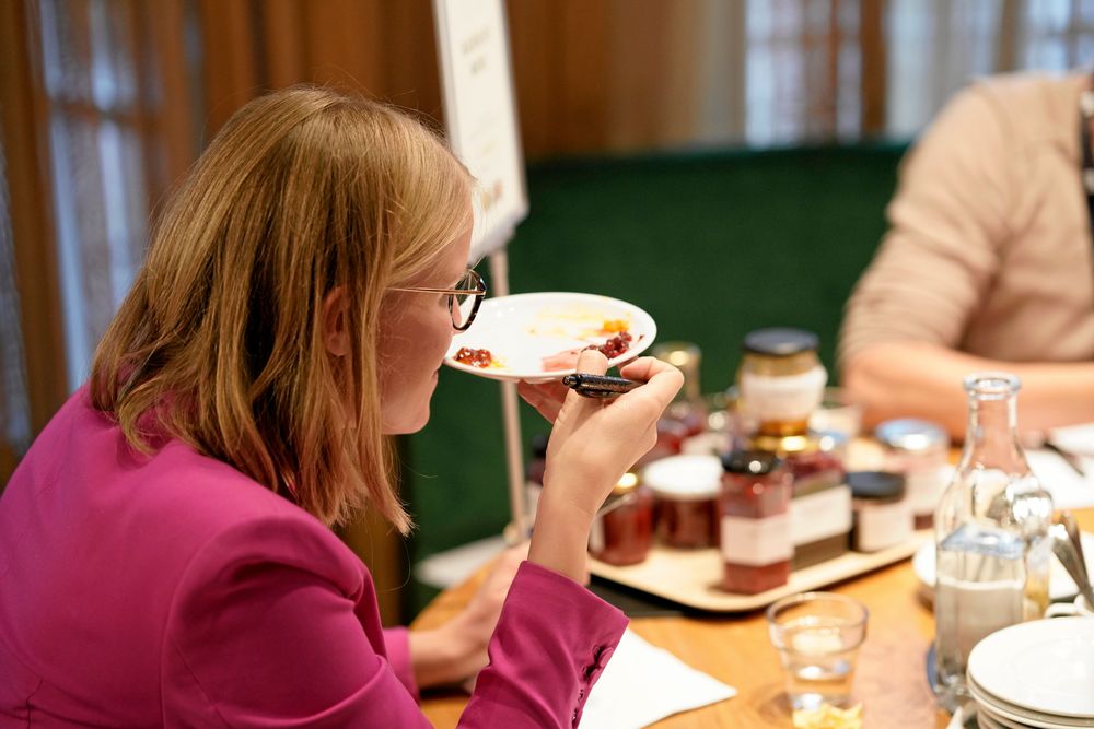 Kristina Yngwe, ordförande i miljö- och jordbruksutskottet, invigningstalade på SM i mathantverk och medverkade också i en av jurygrupperna.