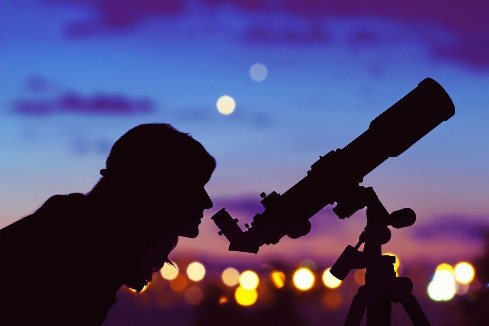 Om du har en stjärnkikare har du också chans att se planeterna Saturnus och Jupiter.