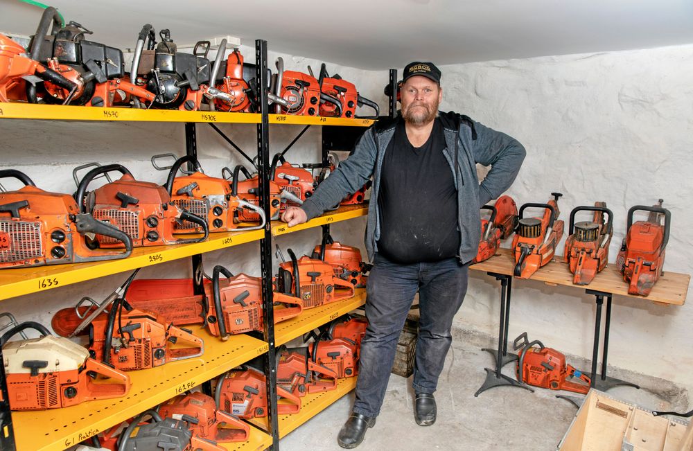 I dag ingår cirka 800 motorsågar i samlingen.