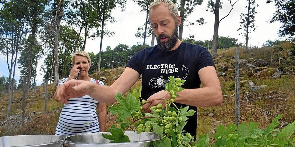 Ida Engström och Peter Robertsson driver bryggeriet Electric Nurse. Namnet kommer från att Peter var elektriker och Ida sjuksköterska innan de startade bryggeriet.