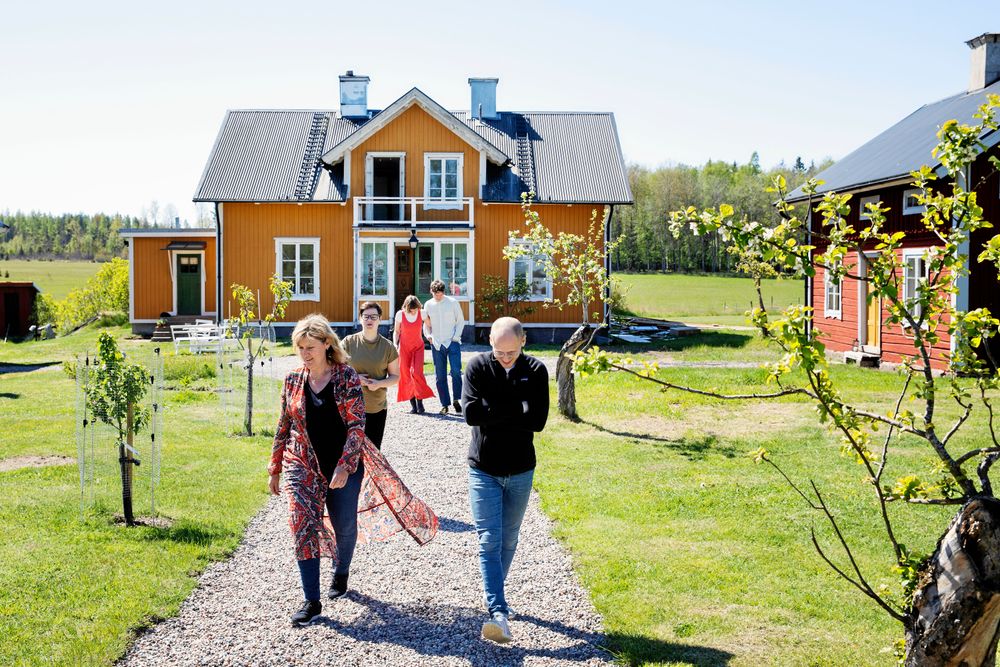 Sexmansgården ligger centralt i byn och Marsjöborna uppskattar familjens renovering.