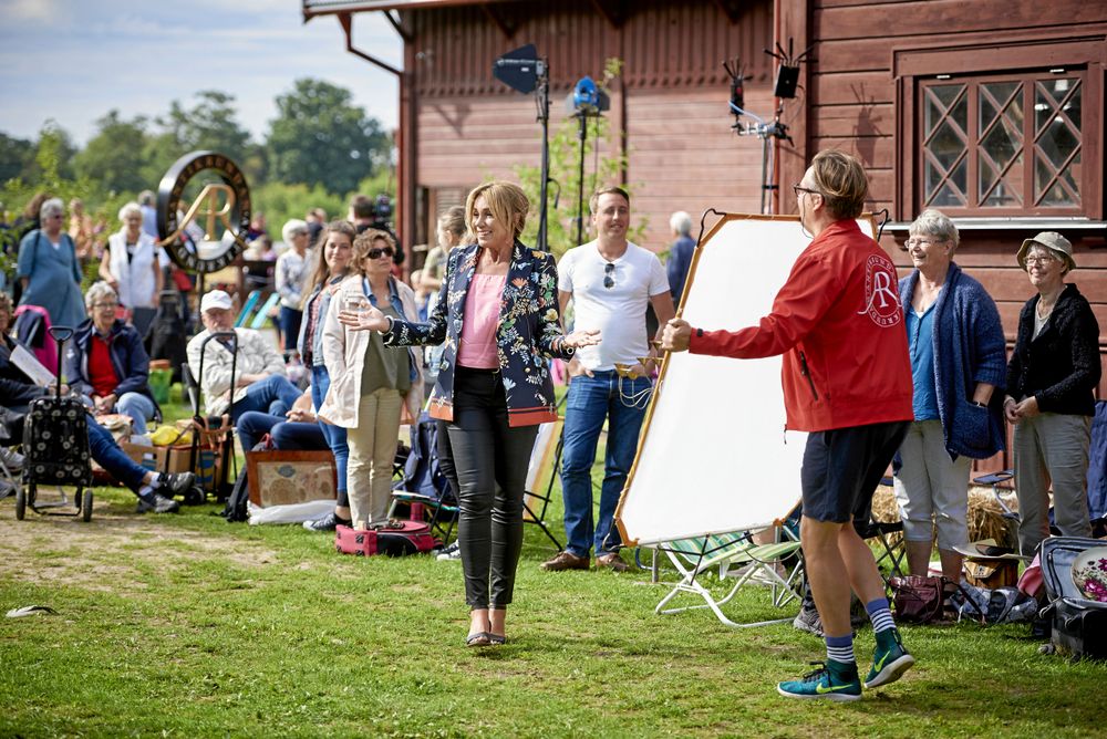 I 22 år har hon varit programledare för SVTs Antikrundan, här en bild från 2017i Sofiero med Knut Knutsson.