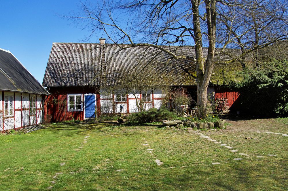 Paret är formgivare och har haft sin arbetsplats i en ateljé på gården.