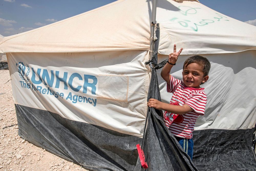 Ett familjetält är till stor hjälp i världens många flyktingläger. Genom UNHCR kan du ge bort ett i julklapp!