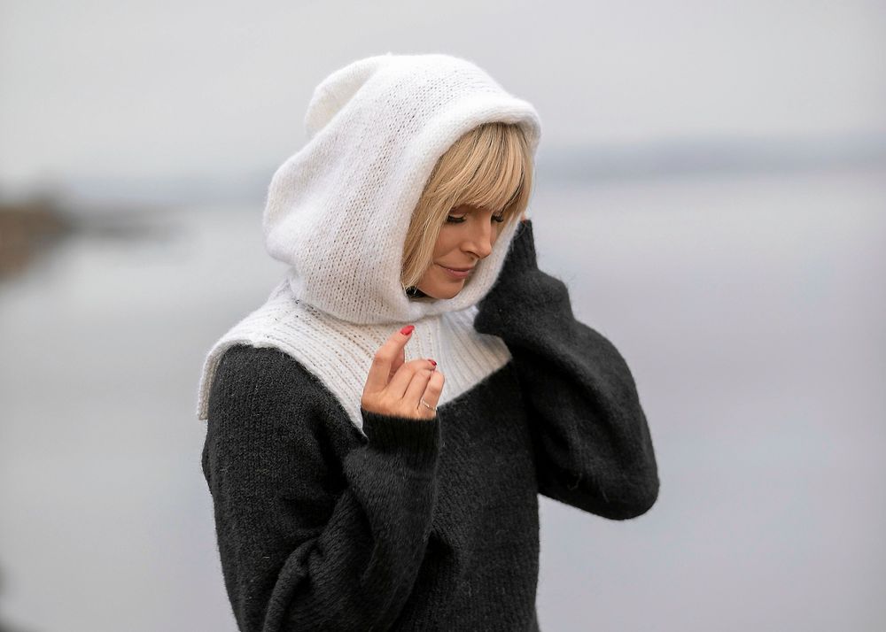 Bak och fram går luvans delar ner och hindrar iskalla glipor.