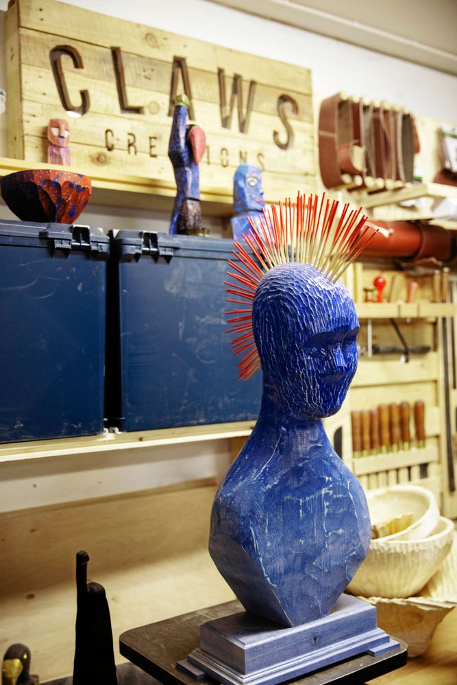 Claes slöjdar under namnet Claws Creations. Här är ett verk som ingår i projektet Punkhjärta.