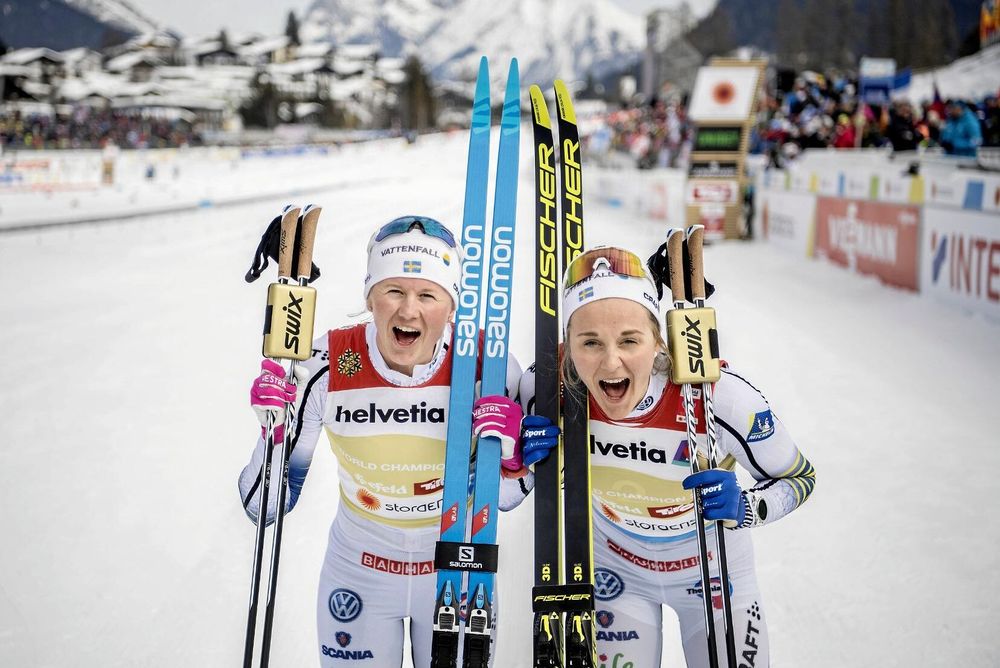 Maja Dahlqvist och Stina Nilsson vann sprintstafetten och tog guld i skid-VM 2019 i Seefeld.