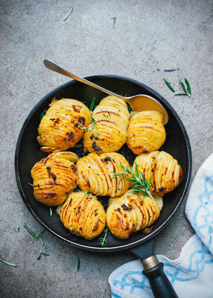Sedan 1953 har Hasselbackspotatis tillhört våra svenska matklassiker. Tack Leif Elisson för den uppfinningen!