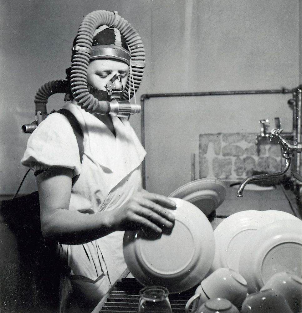 Med vetenskapliga metoder mätte Hemmens Forskningsinstitut köksarbetets syre-, och energiåtgång i folkhemmets 1940-tal.