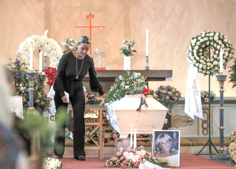 Lill-Babs dotter Kristin Kaspersen läste ur texten Profeten. Hon avslutade framförandet med att säga ”Jag älskar dig, mamma”.