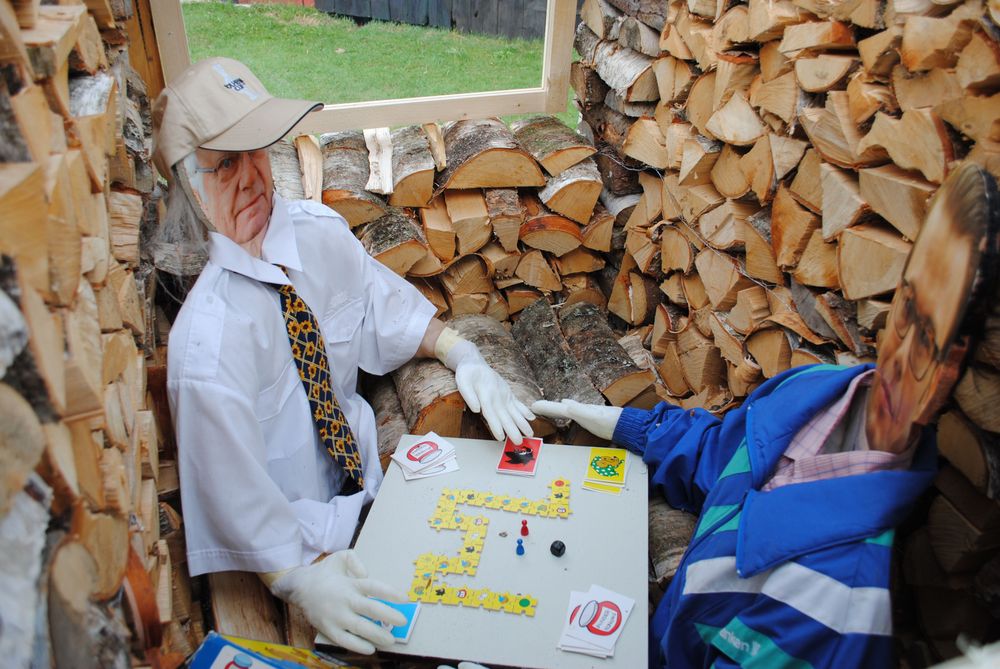 Även kungen har hittat sin plats på macken.