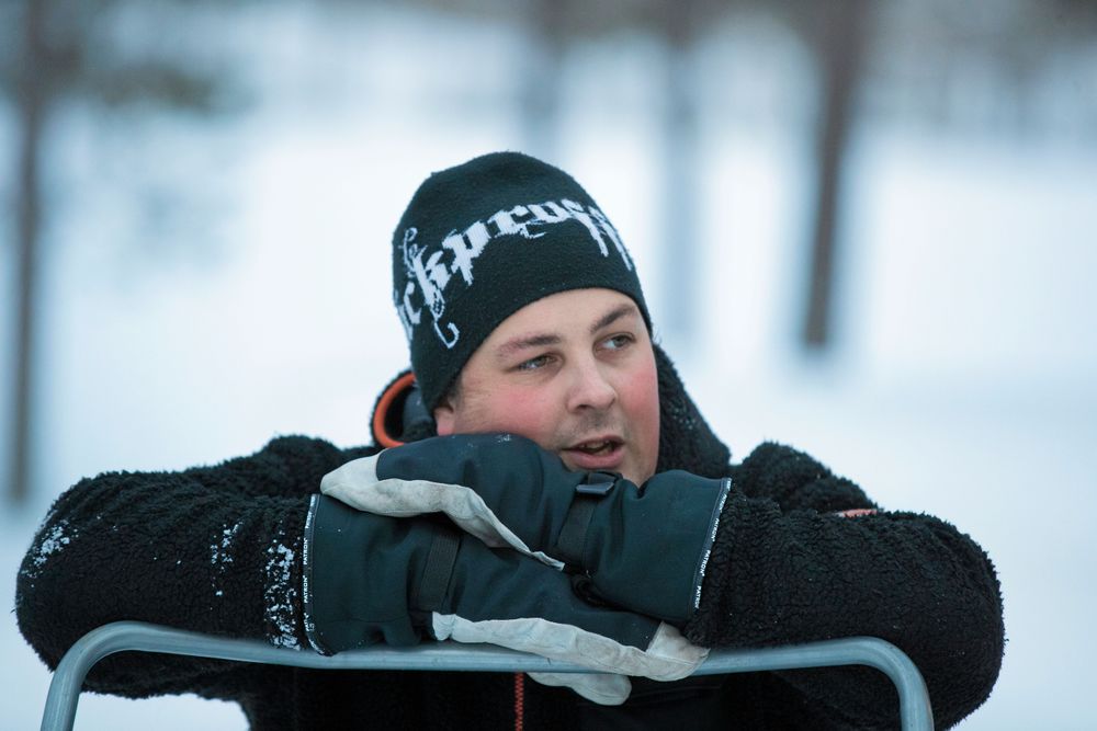 Rickard har tvingats att sakta ned lite efter en ryggskada han ådrog sig på jobbet.