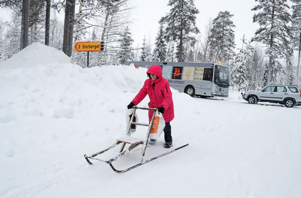 Monika Hansen byter utlästa böcker mot nya och fräscha läsupplevelser.