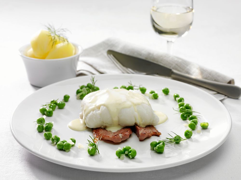 Leif Mannerströms klassiska lutfisk med gröna ärter och fläsk.