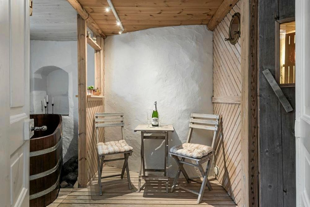 Relax med badkar och bastu.