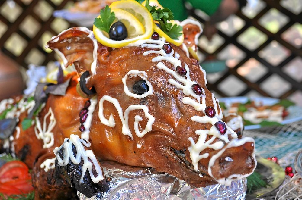 Groteskt – eller en bortglömd tradition? Grishuvudet fanns förut på varje lite finare julbord.