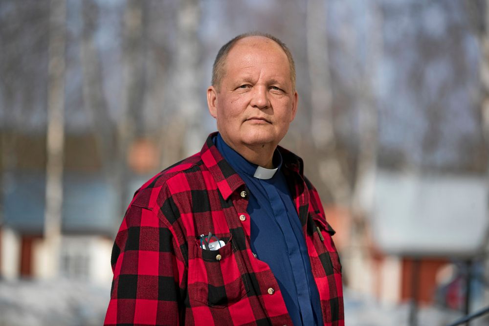 Kimmo Sulila, kyrkoherde i Råneå församling: "Vi är ju inga politiker men vi ber att politikerna, för guds skull, ska ändra det här beslutet."