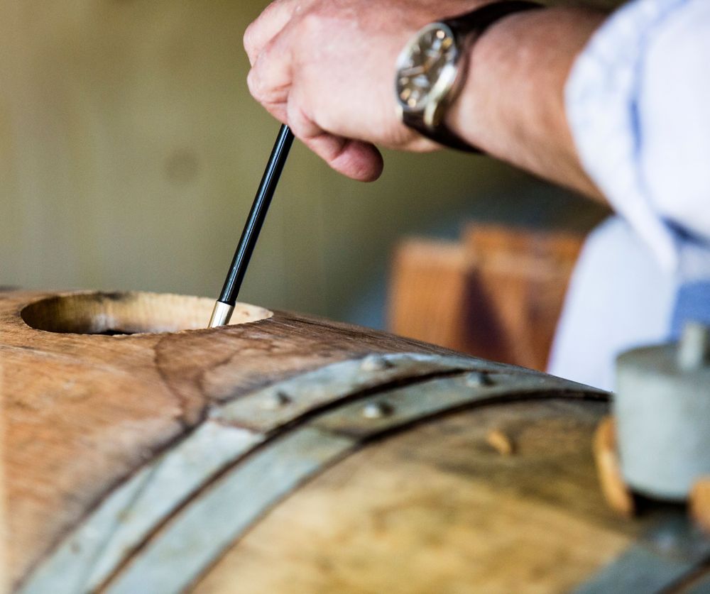 På Flinkesta använder man sig av svenska, franska och ungerska ekfat. De förvaras i en oisolerad bod.