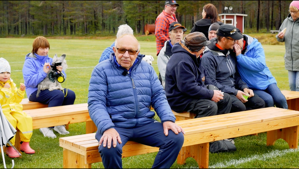 Det finns bara träbänkar, inga läktare. Men det blir bra ändå, enligt fotbollsentusiasten Börje Andersson-Junkka.