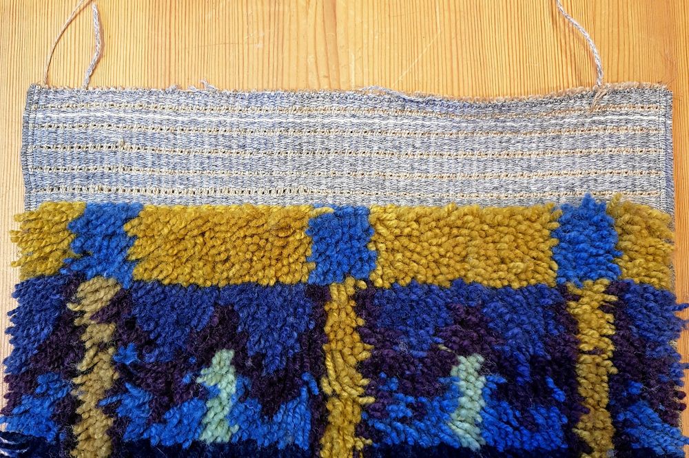 Lämna en bit tyg till fåll.