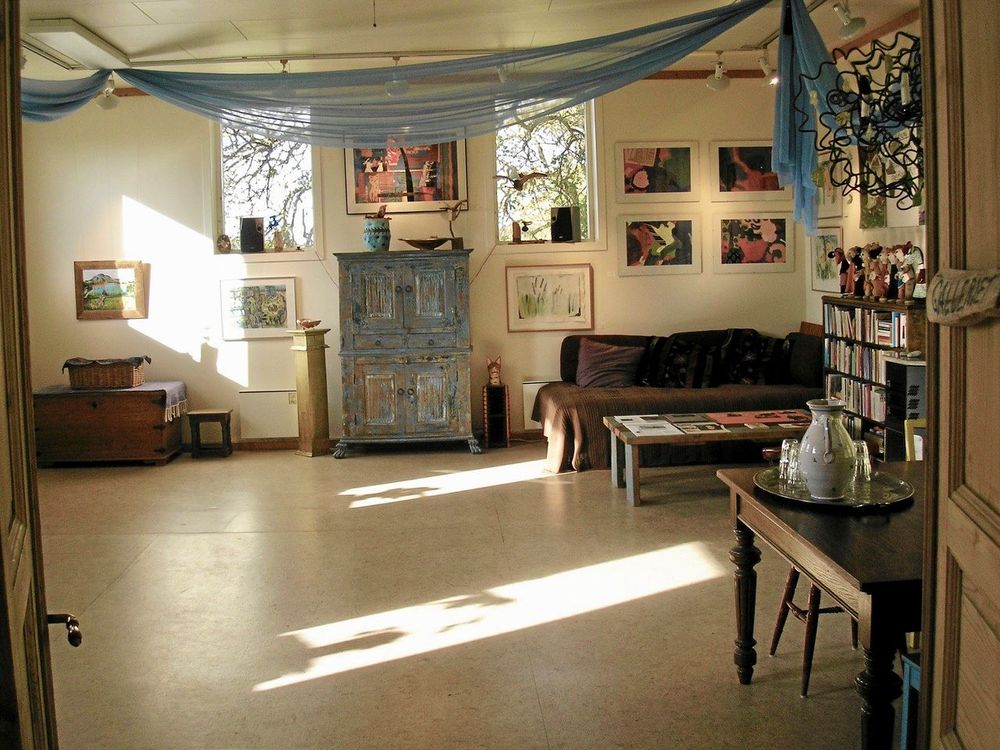 Ladugården/Galleriet används till föreläsningar, studiegrupper och workshops.