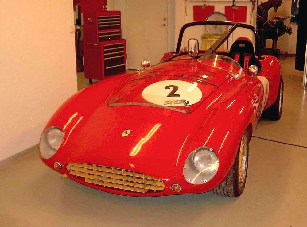 Hult Healy är en svensk byggsatsbil, baserad på det brittiska märket Austin-Healey men med motor, växellåda och hjulupphängning från en 1972 års Volvo 142.