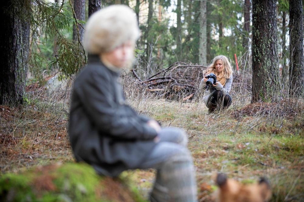 Den småländska skogen runt knuten är perfekt för sagofotografering.