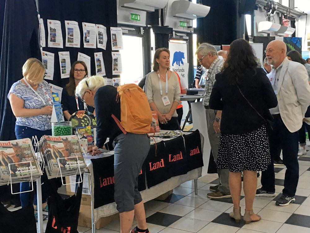 Lands monter lockade många besökare.