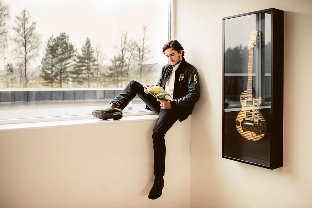 ”Att göra någonting osjälviskt för en annan människa utan att tänka på personlig vinning” är ett av skolans motton.