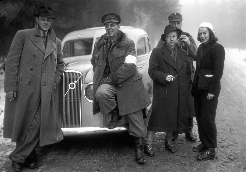 Med Barbro Alving i finska vinterkriget fick KG Kristoffersson ett tidigt elddop som fotograf. (1940)