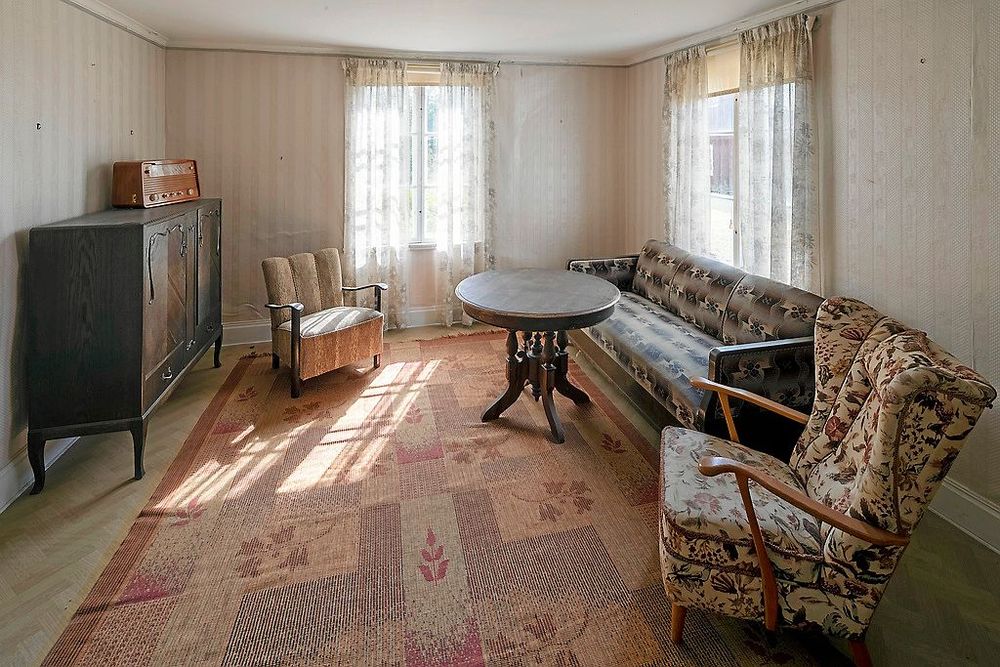 I sällskapsrummet har tiden stått still.