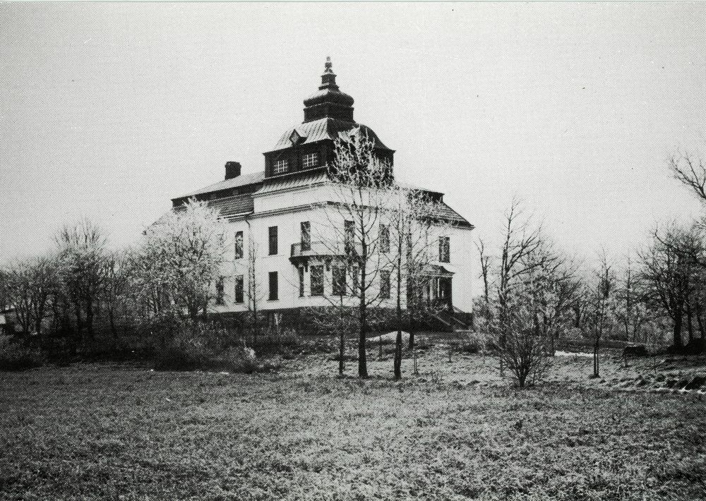 Familjens ståtliga Villa Fannalund i Enköping stod färdig 1905.