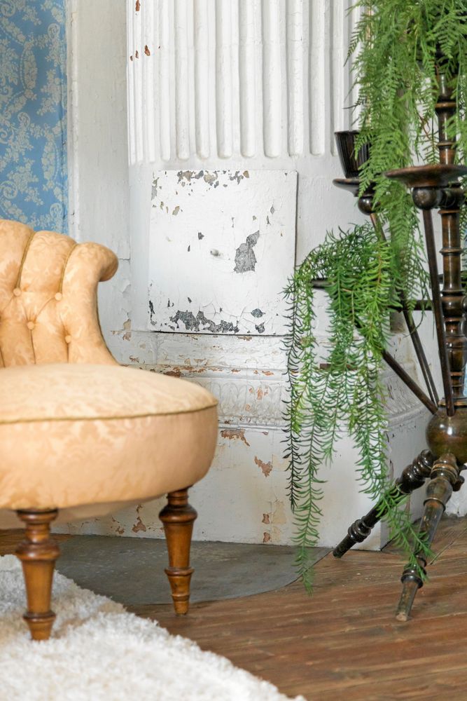 Kakelugnen i blå salongen på andra våningen har helt oglaserat kakel, vilket var typiskt för trakten runt sekelskiftet 1700-1800.