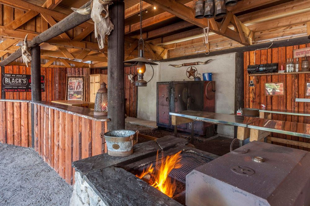 En riktig ranch har även en utomhusbar.