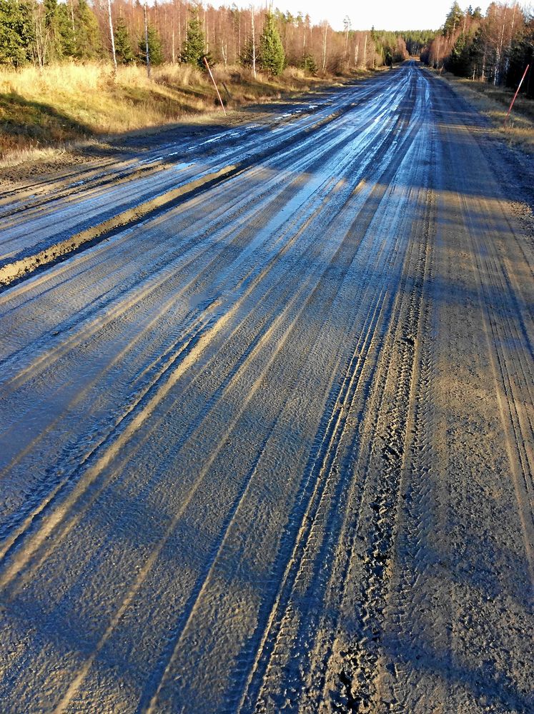 Väg 668 mellan Arbrå och Hässja i Hälsingland.