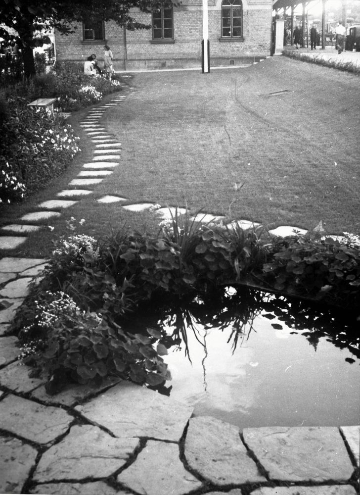 Liten damm ritad av Gösta Reuterswärd i Söderhamn.