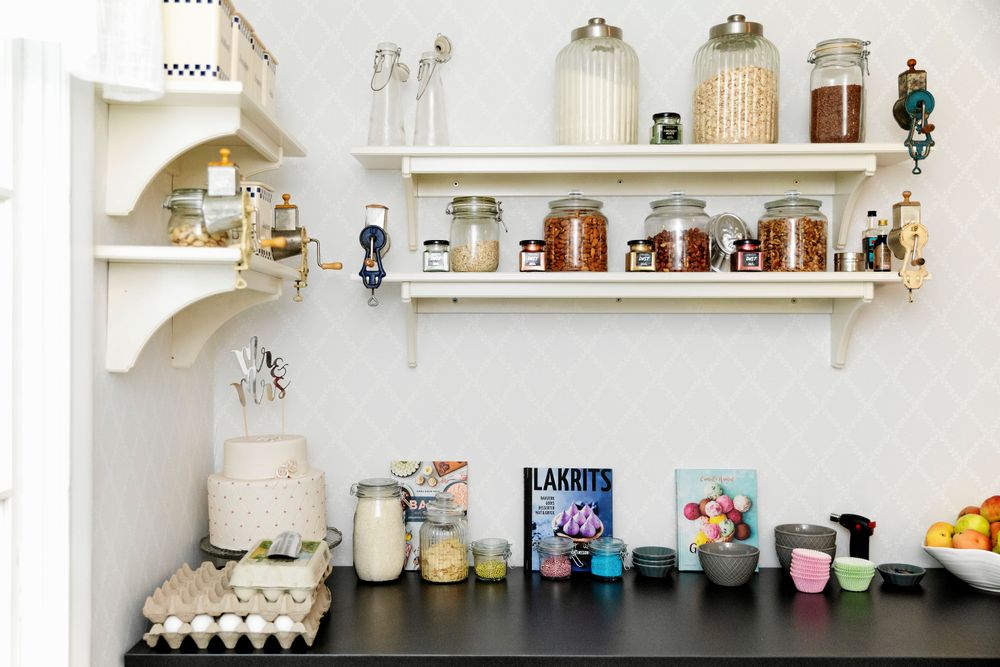 Ordning och reda i det lilla köket i torpet.