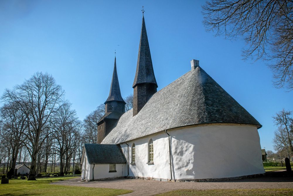 Tage Brolin har byggt upp Ledsjö kyrka igen efter den stora branden. Det är hans största uppdrag hittills.