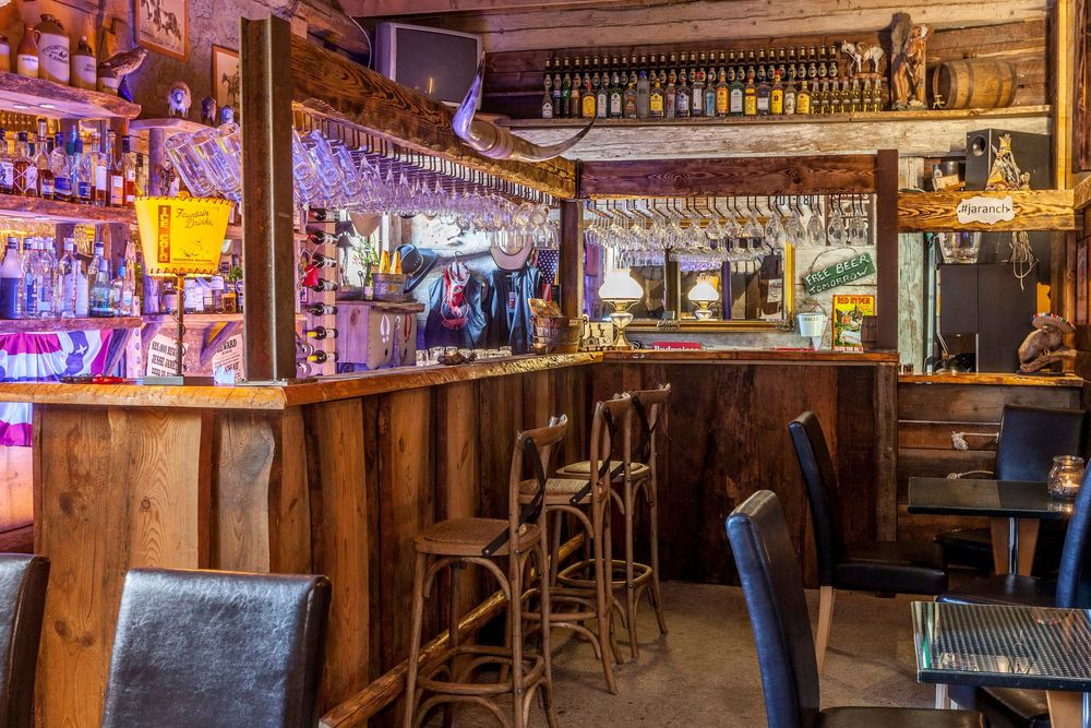 En saloon i världsklass hittar du på gården.