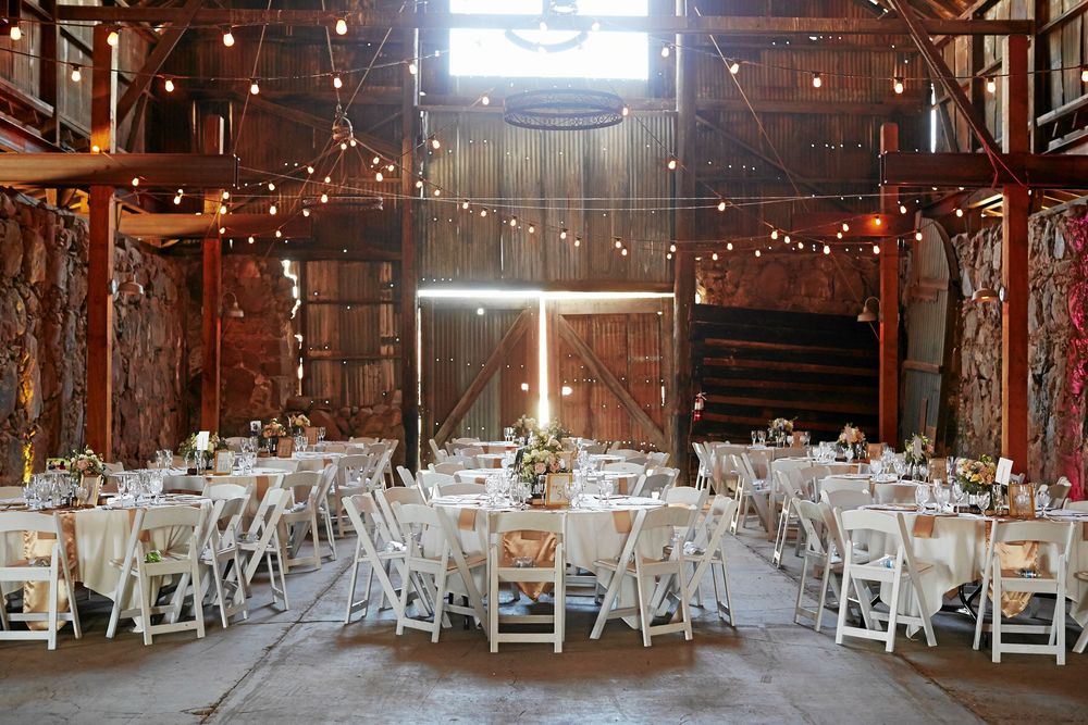 En lada med högt i tak är fin som festlokal.